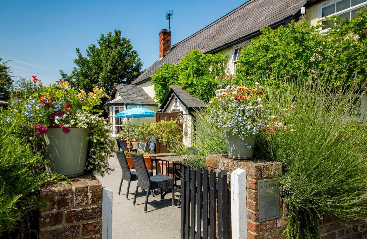 The Cricketers Clavering Exterior foto